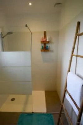 Douche à disposition après le massage – BrunoZen Bompas